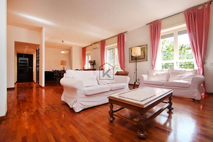 Appartamento con 6 locali in affitto in Via Zurigo, Milano