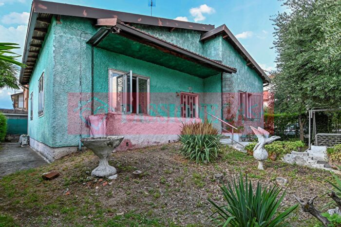 Casa trilocale in vendita in Via Calvarola, Scanzorosciate