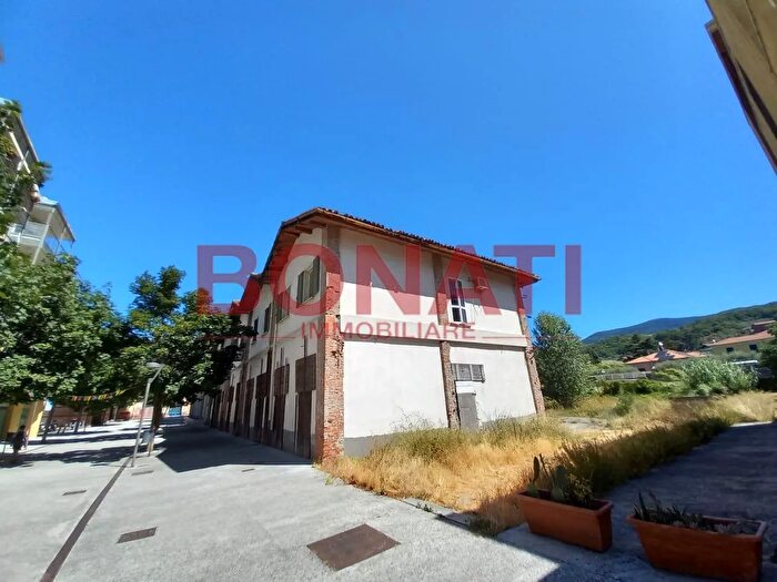 Casa con 20 locali in vendita in Santo Stefano Di Magra