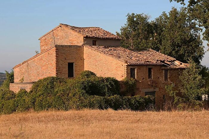 Casa con 6 locali in vendita in Acquaviva Picena