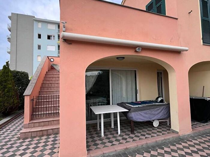 Appartamento trilocale in affitto in Via Colonnello Aprosio, Centro, Vallecrosia