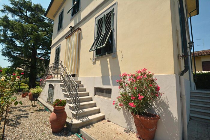 Casa con 8 locali in vendita in Delfonso Nieri, Lucca
