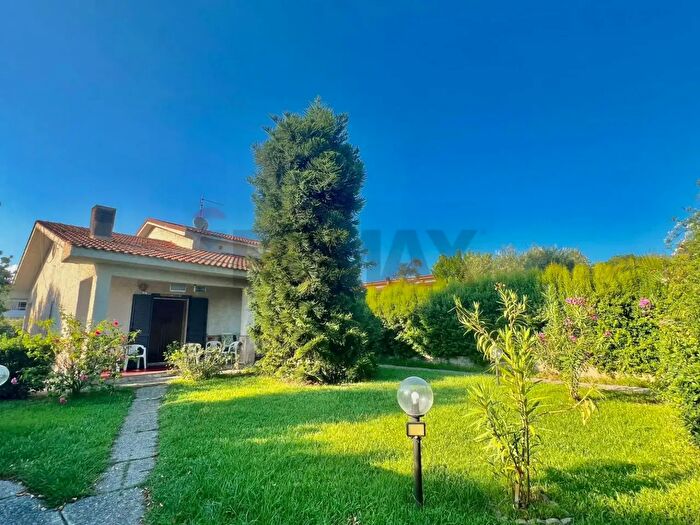 Casa con 6 locali in vendita in Cassano all'Ionio