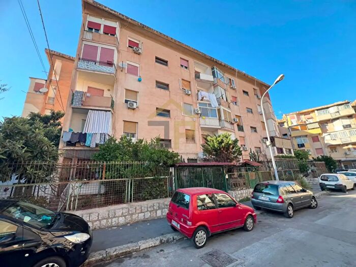 Appartamento trilocale in vendita in Largo del Pettirosso, Palermo
