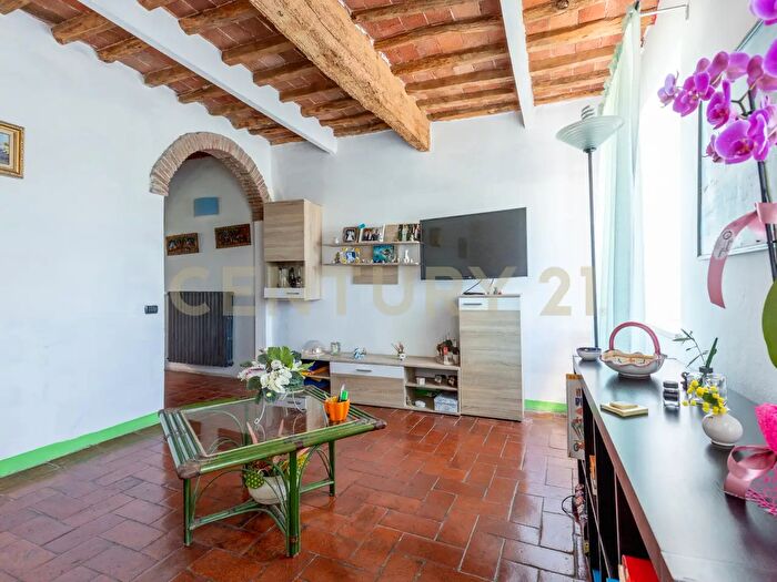 Casa con 6 locali in vendita in Via per Corte Sandorini, Lucca