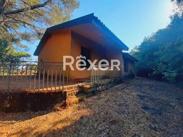 Casa trilocale in vendita in Via dei Gerani, Pedara