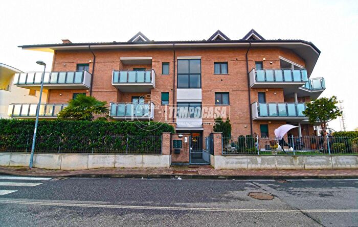 Appartamento con 6 locali in vendita in Via Piave, Volpiano