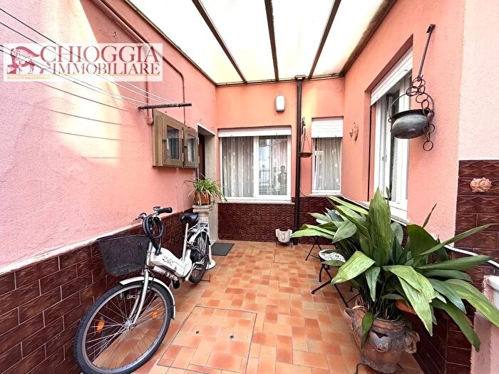 Appartamento trilocale in vendita in Via Sottomarina, Chioggia