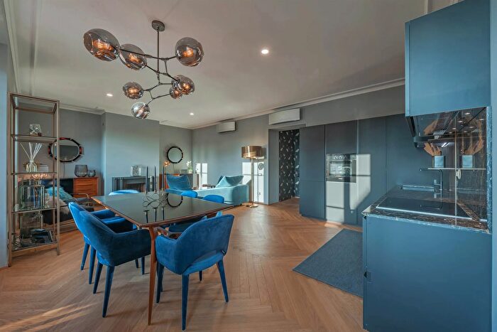 Appartamento con 5 locali in vendita in Firenze, Firenze