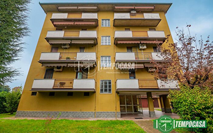 Appartamento trilocale in vendita in Via Fratelli Rosselli a Ale, Tavazzano Con Villavesco