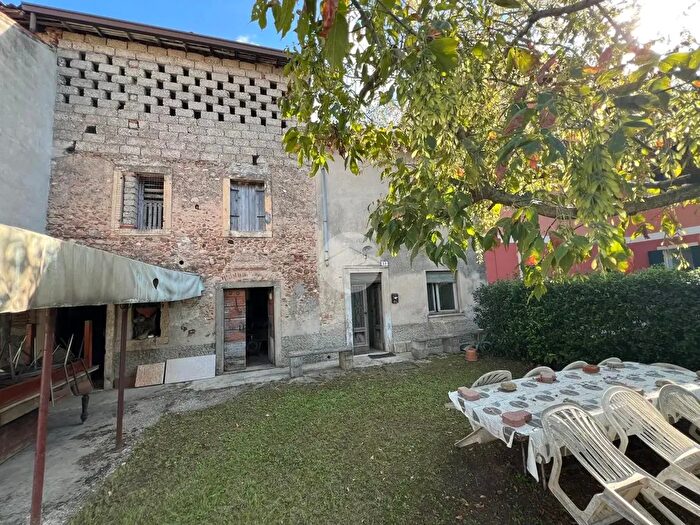 Casa con 6 locali in vendita in Via Cason, Verona