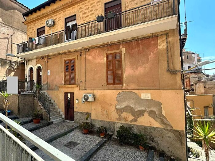 Appartamento con 9 locali in vendita in Salita Vassallo, Agrigento
