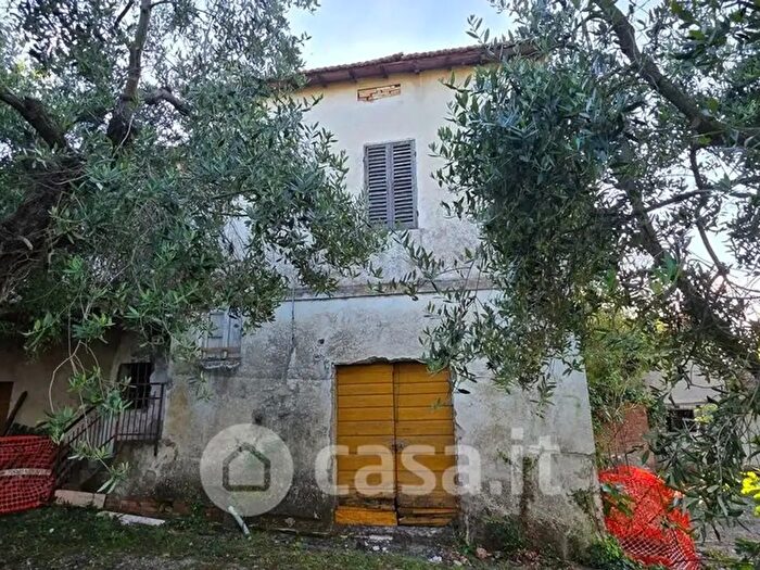 Casa con 8 locali in vendita in Perugia