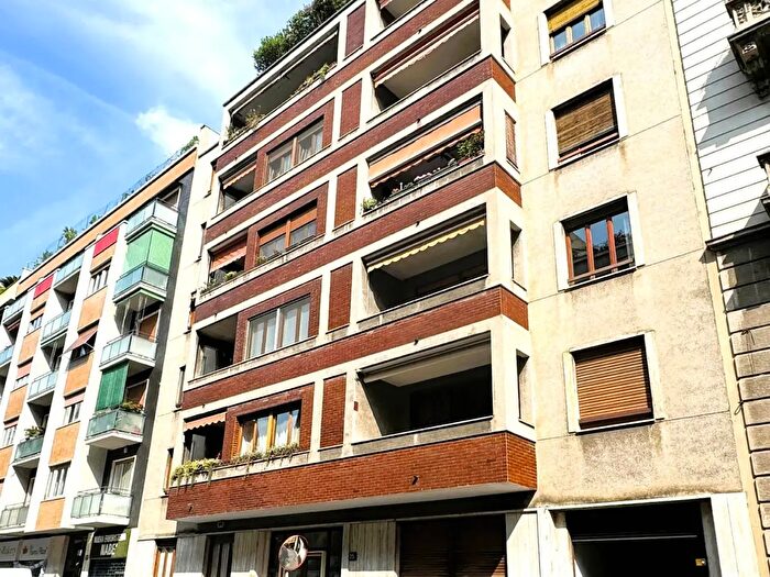 Appartamento trilocale in vendita in Via Morosini, Milano