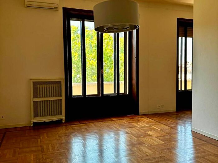 Appartamento con 6 locali in affitto in Repubblica, Milano