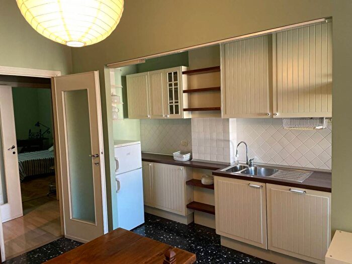 Appartamento trilocale in affitto in Via dei Pellegrini, Quadronno Crocetta, Milano