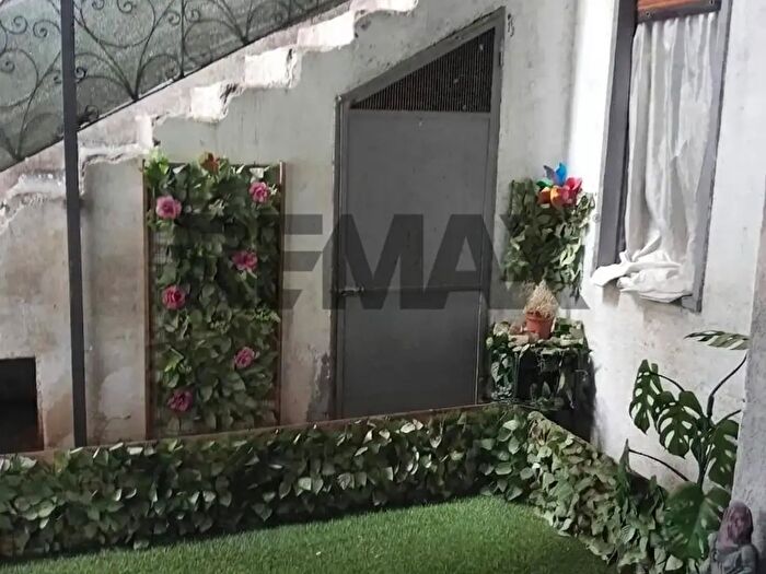 Casa con 6 locali in vendita in Gravina Di Catania
