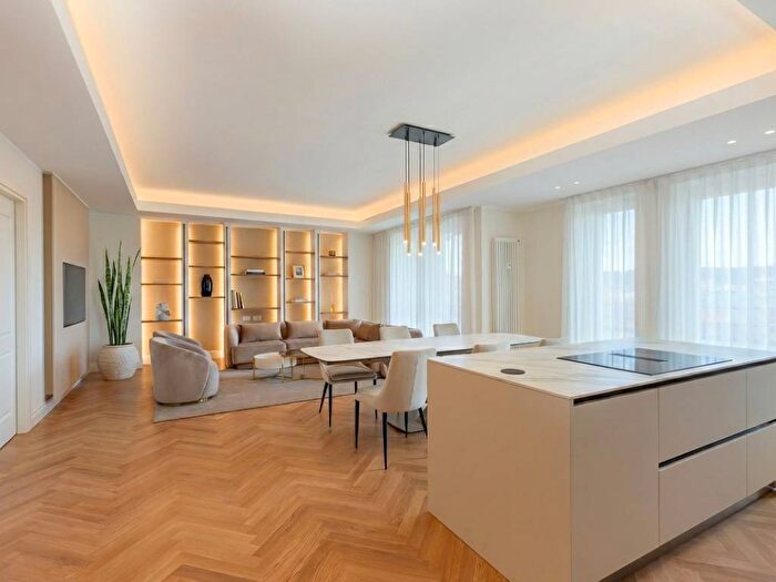 Appartamento quadrilocale in affitto in Via Roma, Centro, Arona