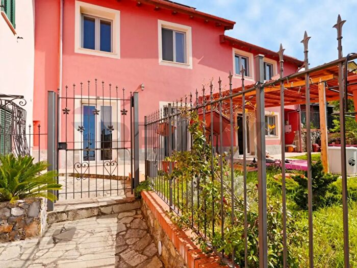 Casa con 7 locali in vendita in Salita Inferiore Gambonia a, Genova