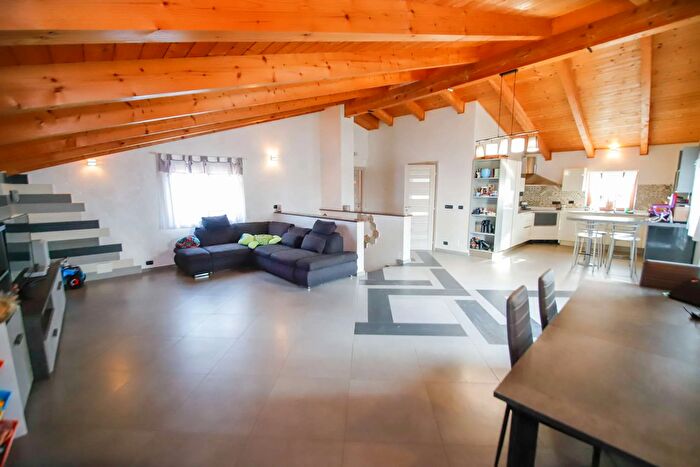 Casa con 6 locali in vendita in Via Cesare Burio, San Giorgio Canavese