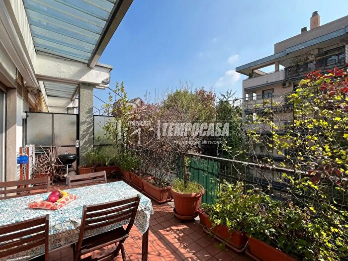 Appartamento trilocale in vendita in Via Aristotele, Milano