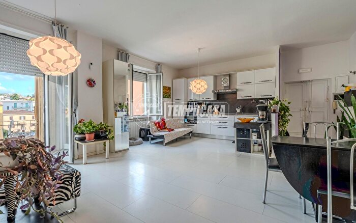 Appartamento con 5 locali in vendita in Via Piave, Viterbo