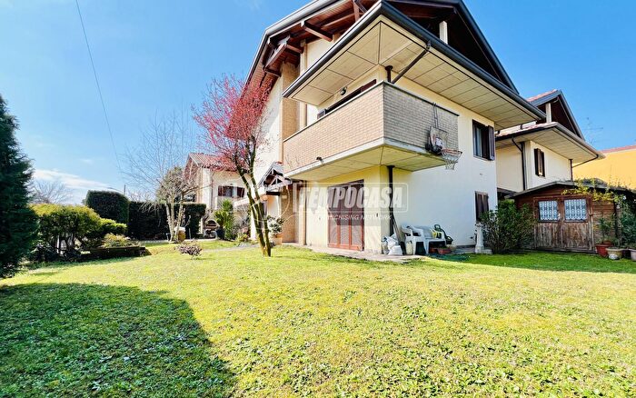 Casa quadrilocale in vendita in Via Bolivia F, Lonate Pozzolo