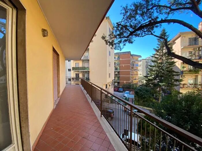 Appartamento quadrilocale in vendita in Via E a Mario, Napoli