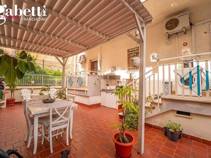 Appartamento con 5 locali in vendita in Via Falcone E Morvillo, Bagheria