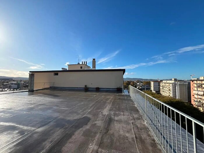 Appartamento con 8 locali in vendita in Viale Francesco Redi, Firenze