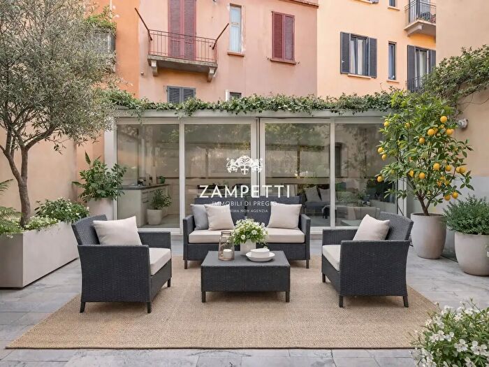 Appartamento con 8 locali in vendita in Via Valtellina, Milano