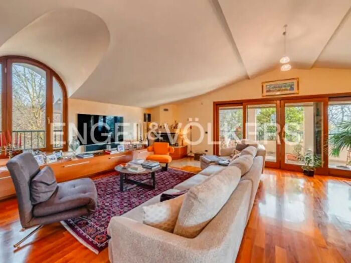 Appartamento con 6 locali in vendita in Via Ariberto dIntimiano, Legnano