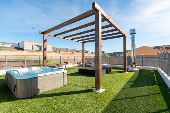 Appartamento con 8 locali in vendita in Via Monsignor Marongiu, Sassari