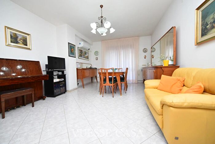 Appartamento con 6 locali in vendita in Via Trento Nuoro, Nuoro