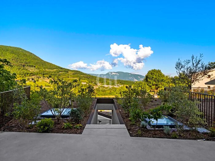 Casa quadrilocale in vendita in Costermano
