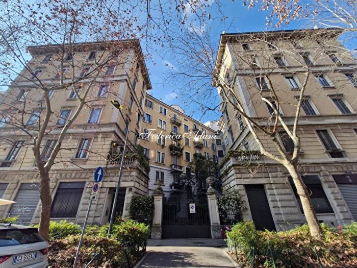 Appartamento trilocale in affitto in Viale Cassiodoro, Sempione, Milano