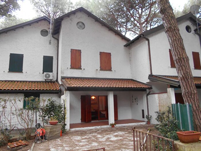 Casa con 5 locali in vendita in Viale Ruggero Leoncavallo, Comacchio
