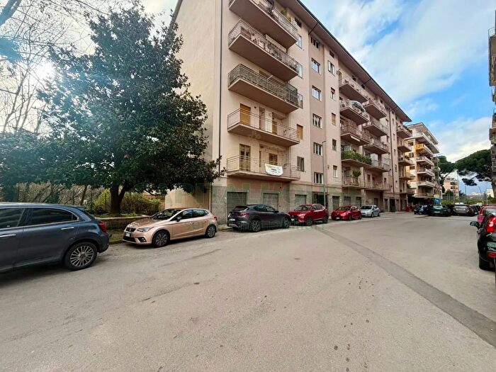 Appartamento con 8 locali in vendita in Via di Guglielmo, Avellino