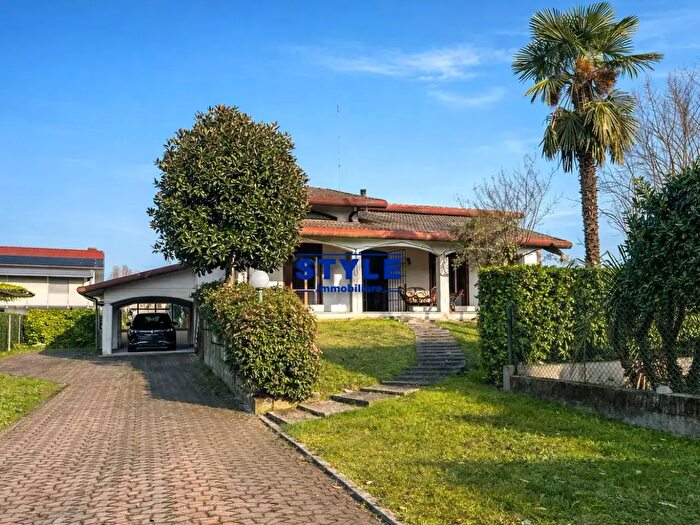 Casa con 10 locali in vendita in Stra
