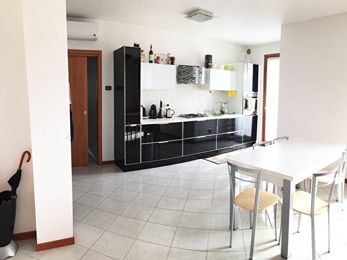 Appartamento quadrilocale in affitto in Via Romea, Centro, Legnaro