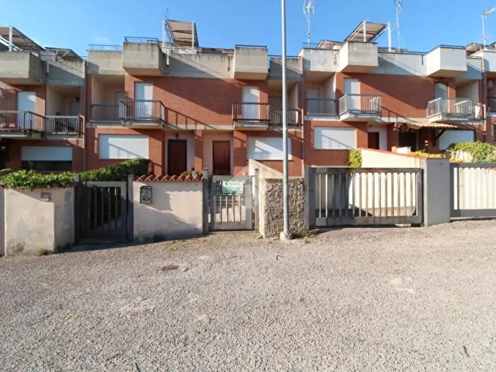 Casa quadrilocale in vendita in Fonte Calamaro, Nerola