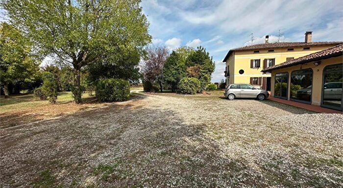 Casa con 6 locali in vendita in Bomporto