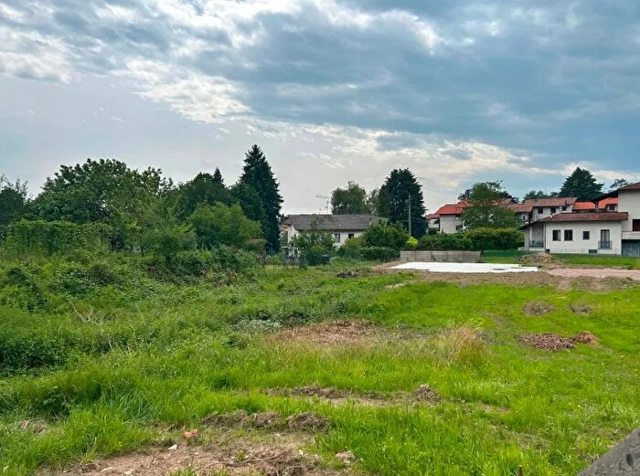 Casa quadrilocale in vendita in Malnate Va Italia, Malnate