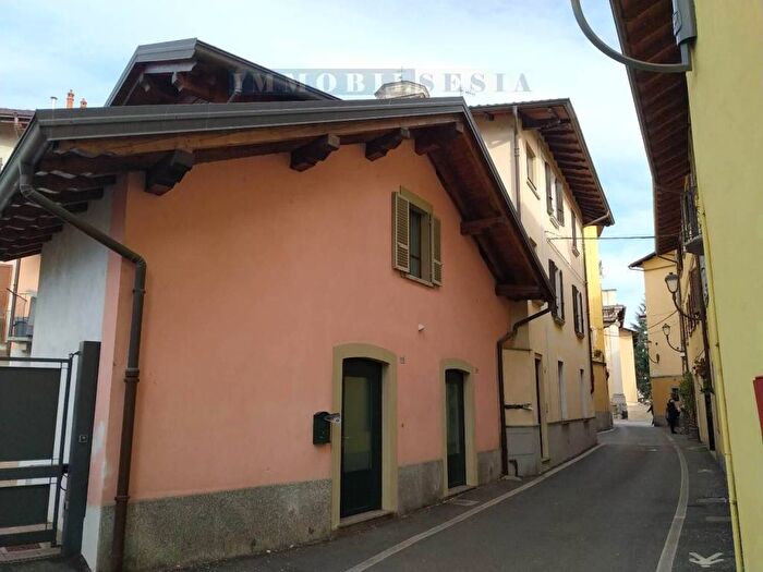 Appartamento bilocale in affitto in VIA prof calderini, Centro, Borgosesia