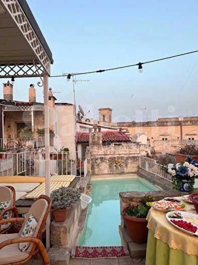 Casa con 15 locali in vendita in Via Morelli, Lecce