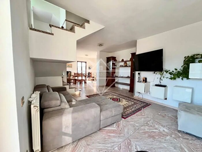 Casa con 7 locali in vendita in Carrara