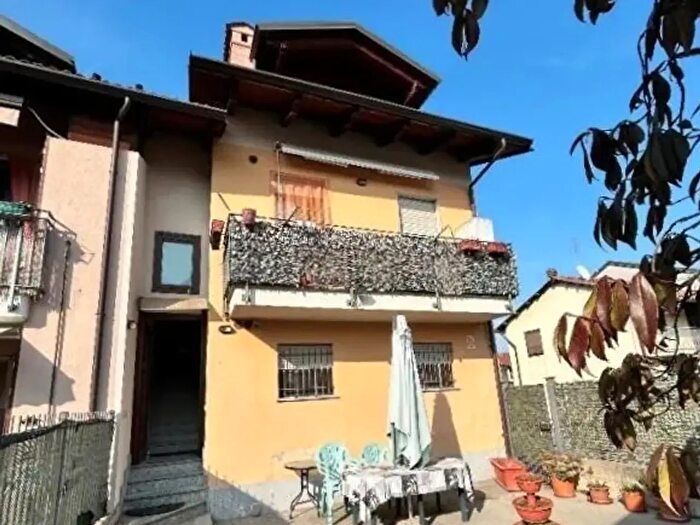 Appartamento trilocale in vendita in Via Savigliani, Scalenghe
