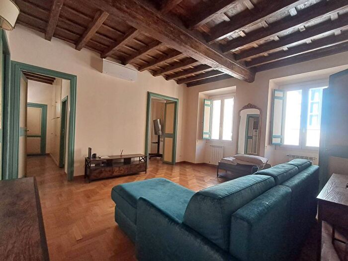 Appartamento trilocale in affitto in Via dei Pastini, Pantheon, Roma