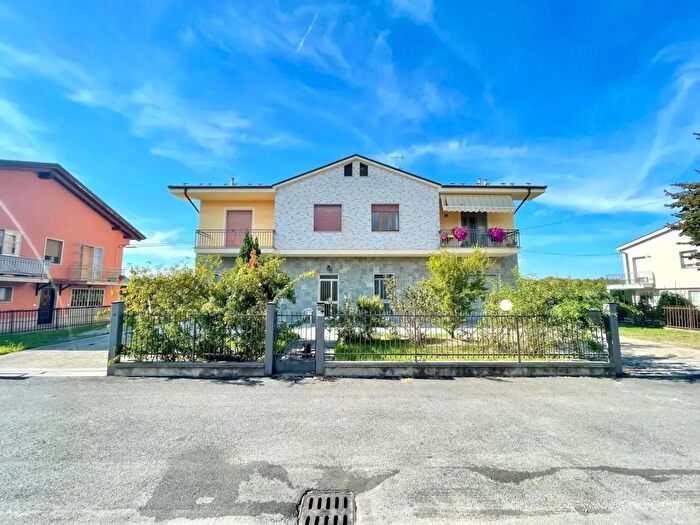 Casa con 7 locali in vendita in Via Giuseppe Garibaldi, Alba