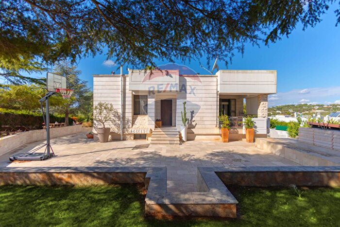 Casa con 6 locali in vendita in Contrada Campanile Snc, Ostuni